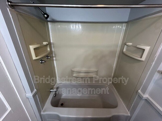 Building Photo - 51 S Sperling Ave