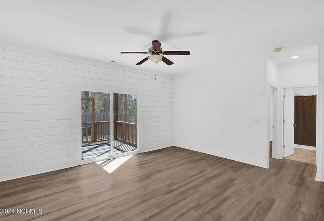 Building Photo - 455 Belvedere Dr