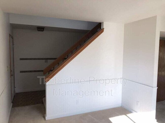 Building Photo - 17960 Bakers Farm Rd