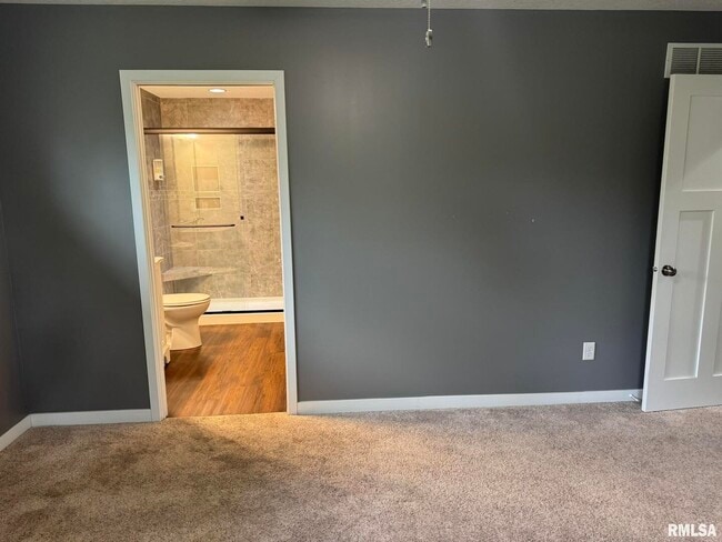 Building Photo - 18 Elmwood Dr