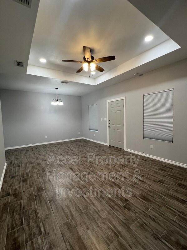 Building Photo - 5909 Puffin Ave