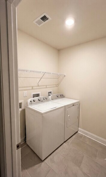 Building Photo - 857 Longleaf Ln