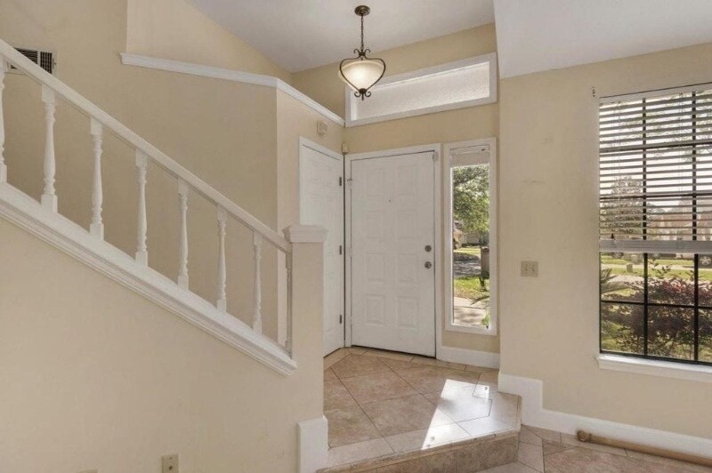 Building Photo - 2014 Mistral Ln E