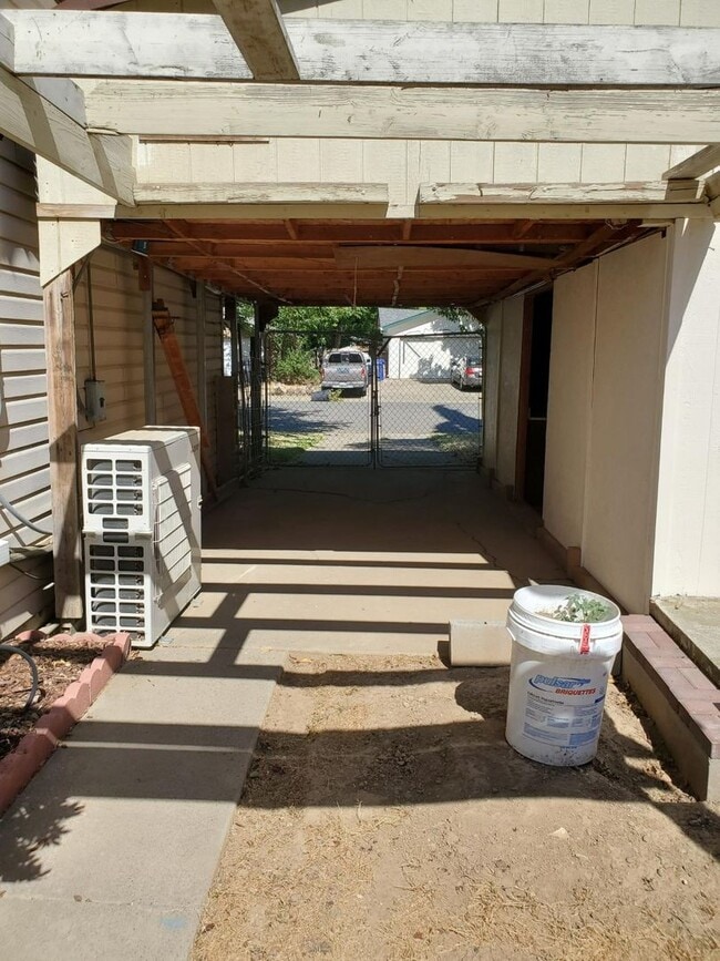 Building Photo - 1605 Valerie Way