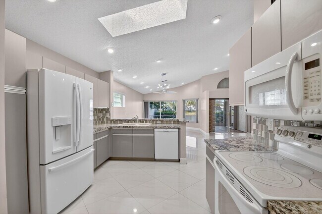 Building Photo - 7891 Sailing Shores Terrace