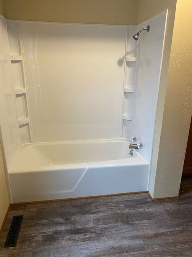 Building Photo - 3 Bedrooms, 1 Bathrooms Single Family Home in Staples, MN w/2+ car garage