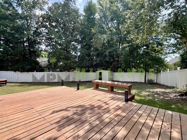 Building Photo - 523 Whitewater Dr