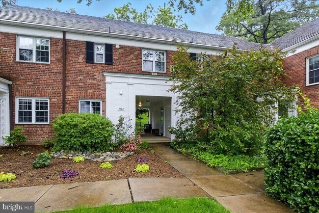Building Photo - 1006 Valley Dr