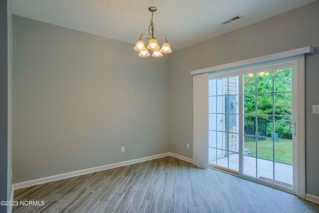 Building Photo - 142 Beacon Woods Dr