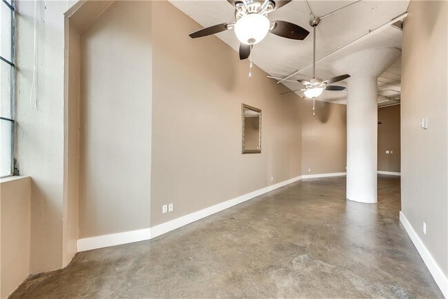 Building Photo - 2220 Canton St