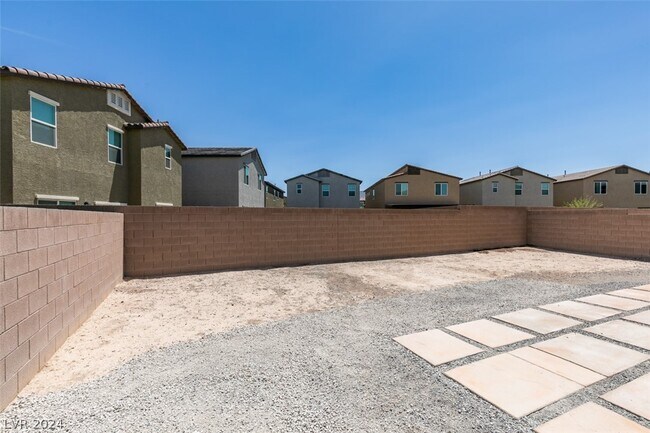 Building Photo - 945 Willow Berry Ave