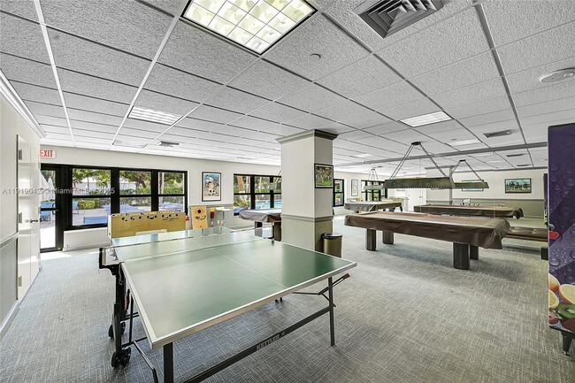 Building Photo - 3200 Port Royale Dr N