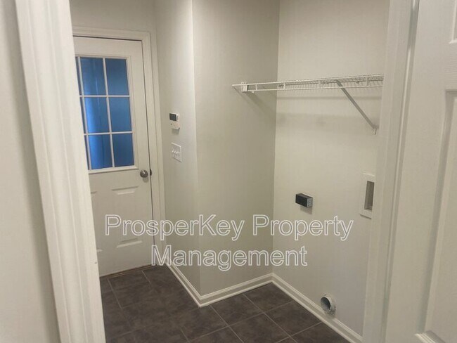 Building Photo - 207 Timber Ridge Dr
