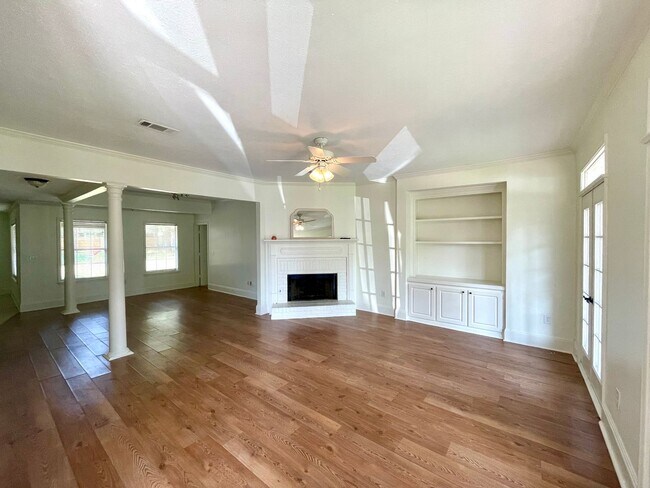 Building Photo - 208 Chestnut Dr