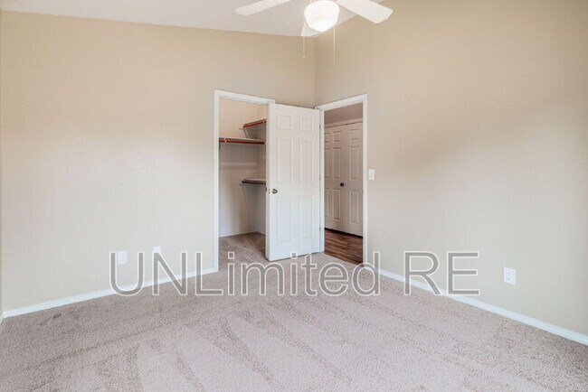 Building Photo - 4154 E Broken Rock Loop