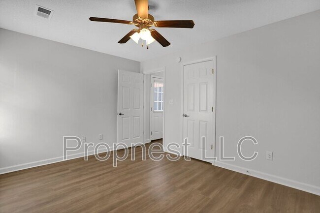 Building Photo - 866 Barrington Woods Cove