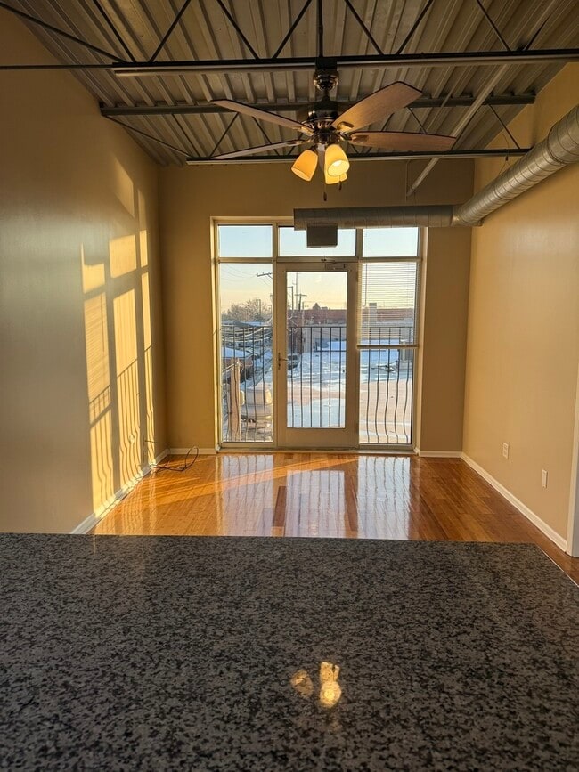 Building Photo - 127 N 19th Ave