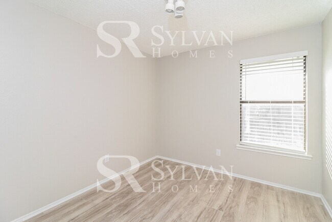 Building Photo - Carve Out a Great Life Here!