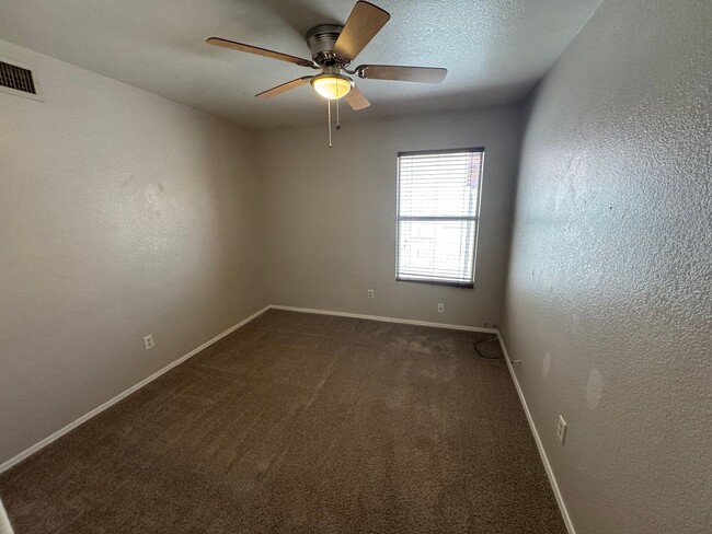 Building Photo - Beautiful & Cozy Chandler Home!