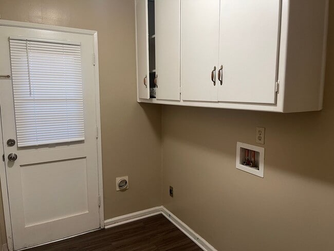 Building Photo - 300 Pacific St