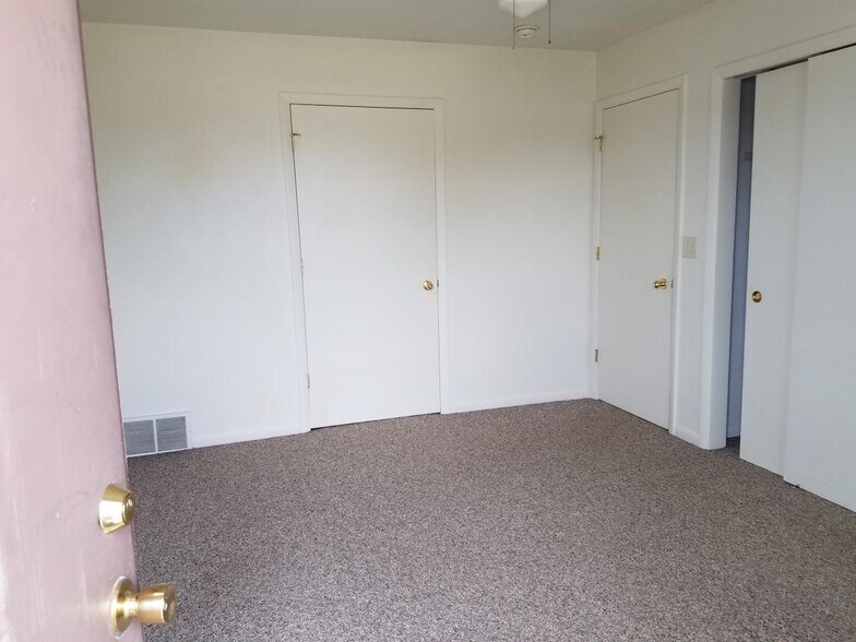 bedroom 2 - 775 Dilenbeck Dr