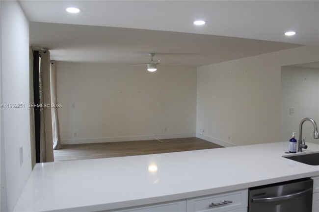 Building Photo - 955 Egret Cir