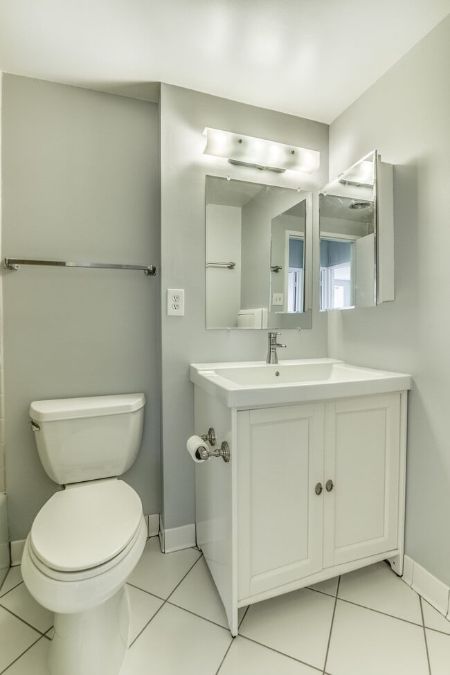 Building Photo - 4141 Henderson Rd