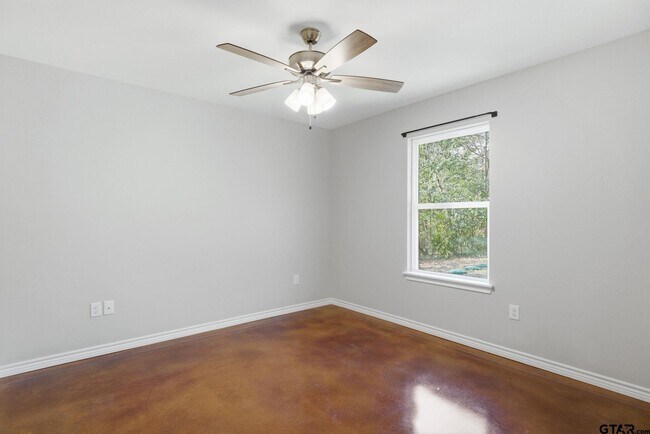 Building Photo - 336 Timberline Dr