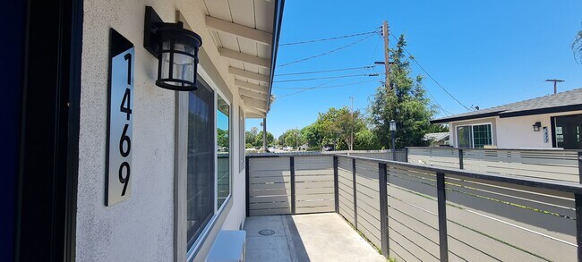 Building Photo - Newly Remodeled 1 Bedroom / Call or text O...