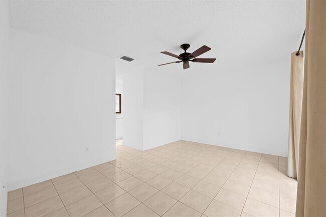 Building Photo - 9953 NW 9th Ct