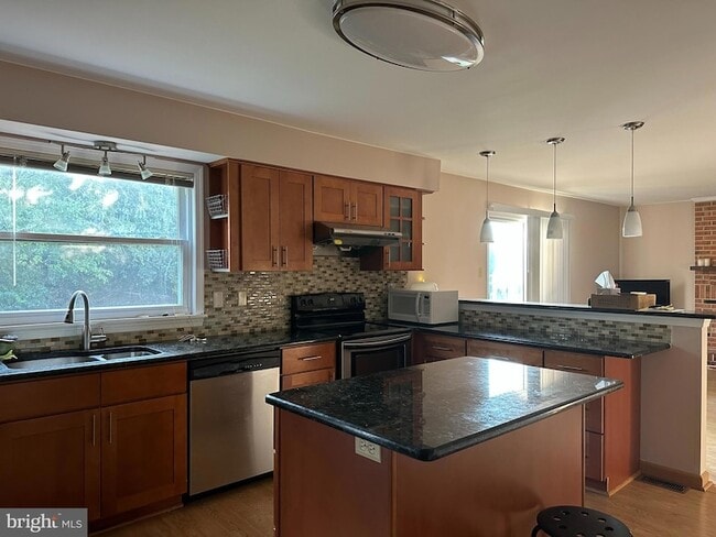 Building Photo - 703 Lora Ln