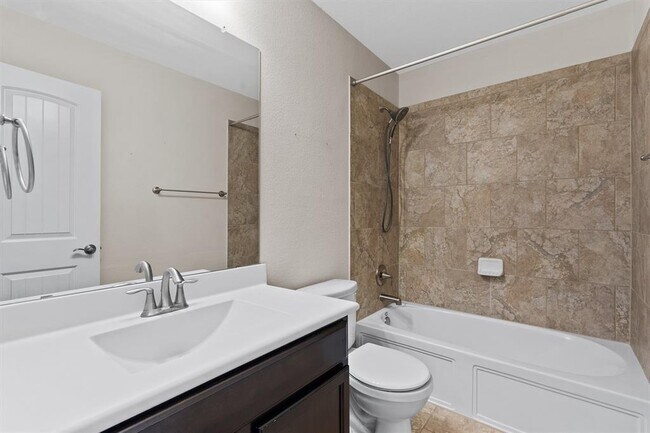 Building Photo - 417 Briar Park Dr