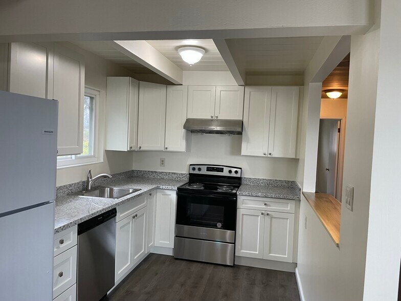 Primary Photo - 830 Lexington Ave