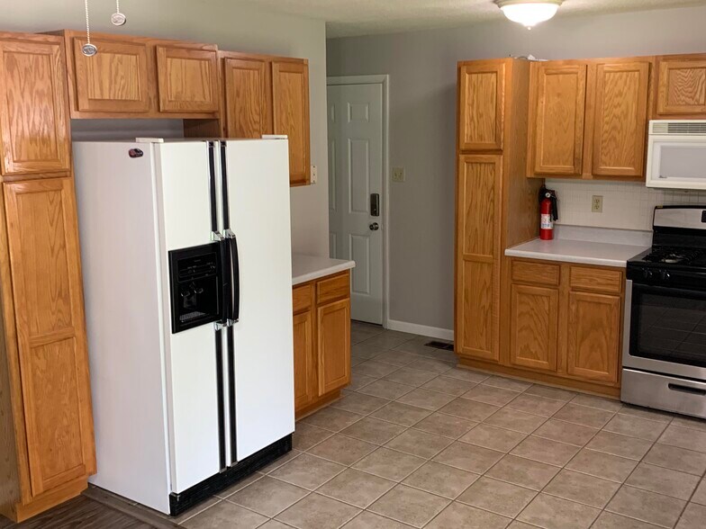 Kitchen - 11934 Holly Brook Dr