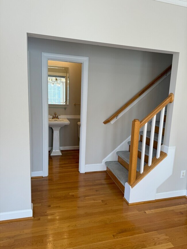 Building Photo - Port Warwick Luxury attached Home End Unit