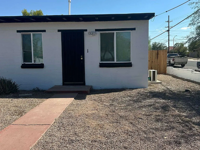 Primary Photo - 133 W Birdman Dr