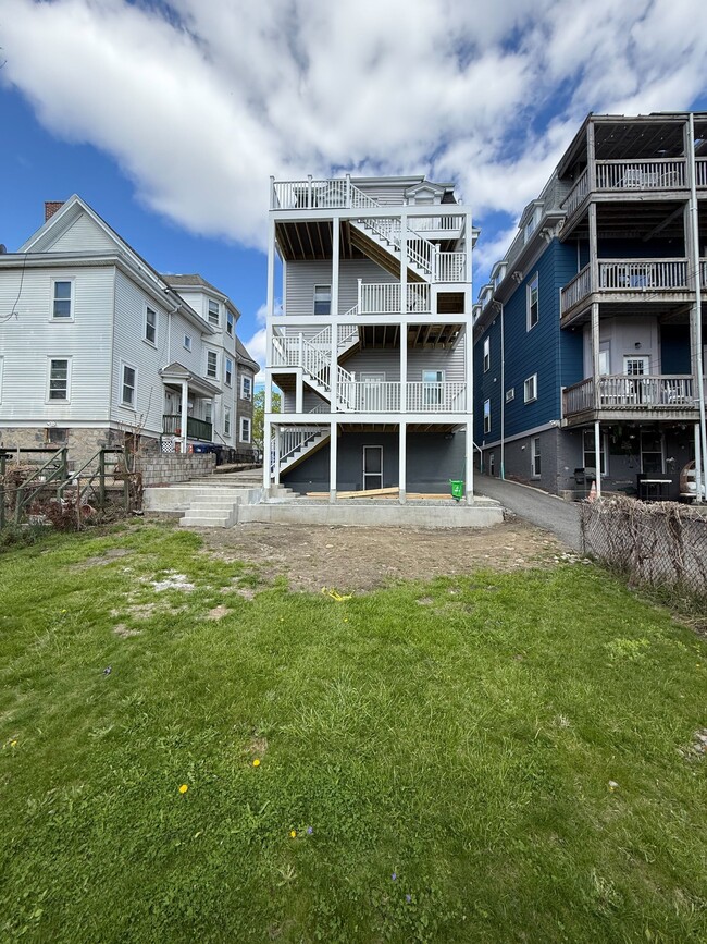 Building Photo - 171 Trenton St
