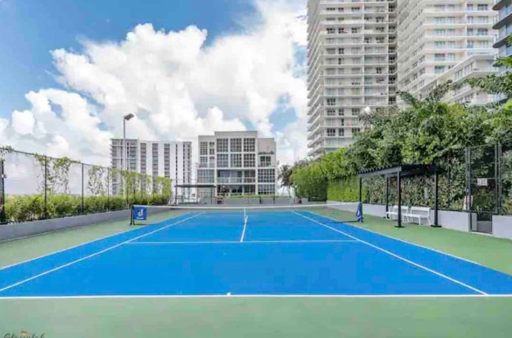 Building Photo - 121 NE 34th St