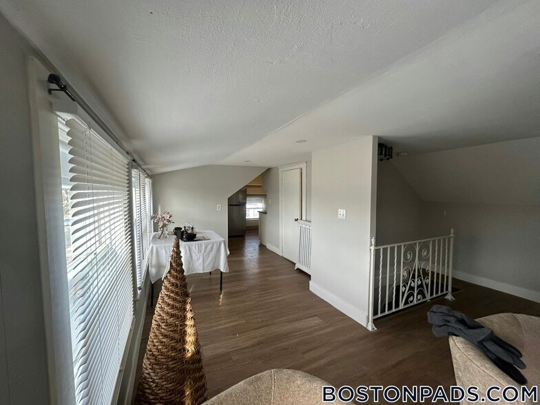 Building Photo - 40 Warren Ave