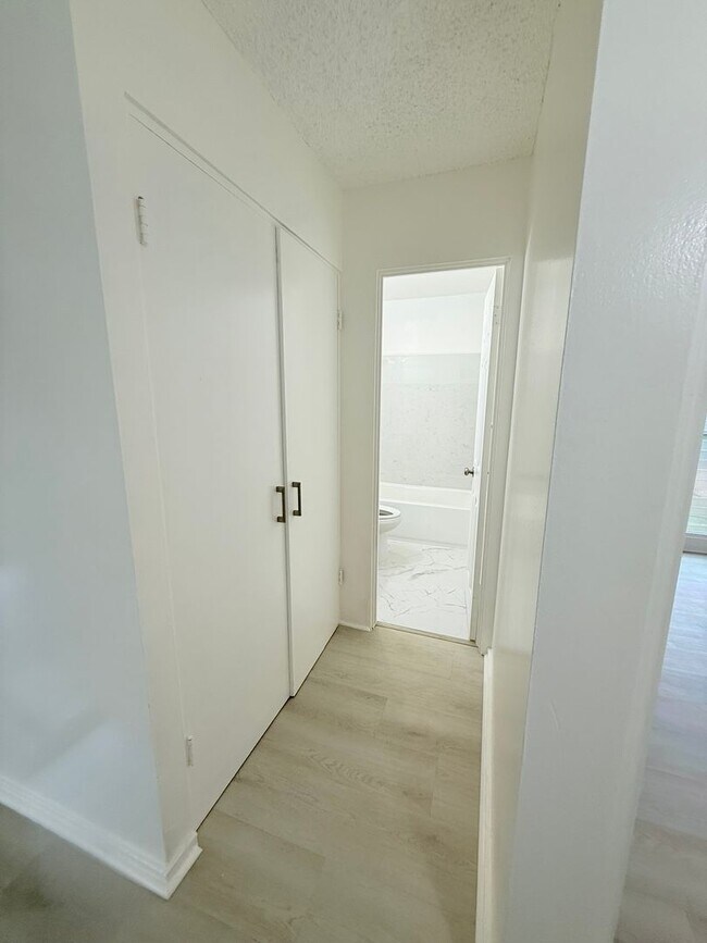 Building Photo - 1219-1219 Kuokoa St