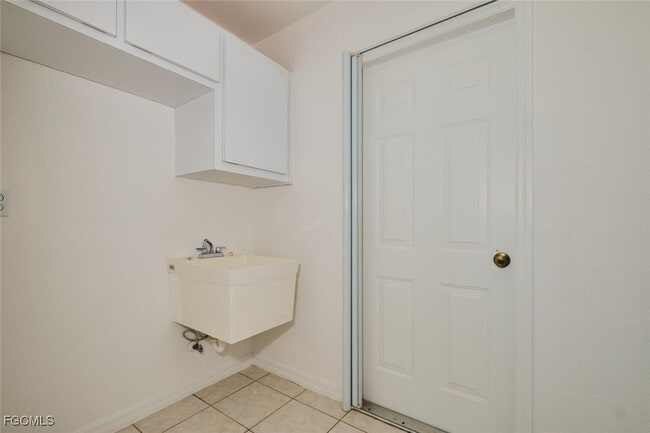 Building Photo - 132 SE 19th Terrace