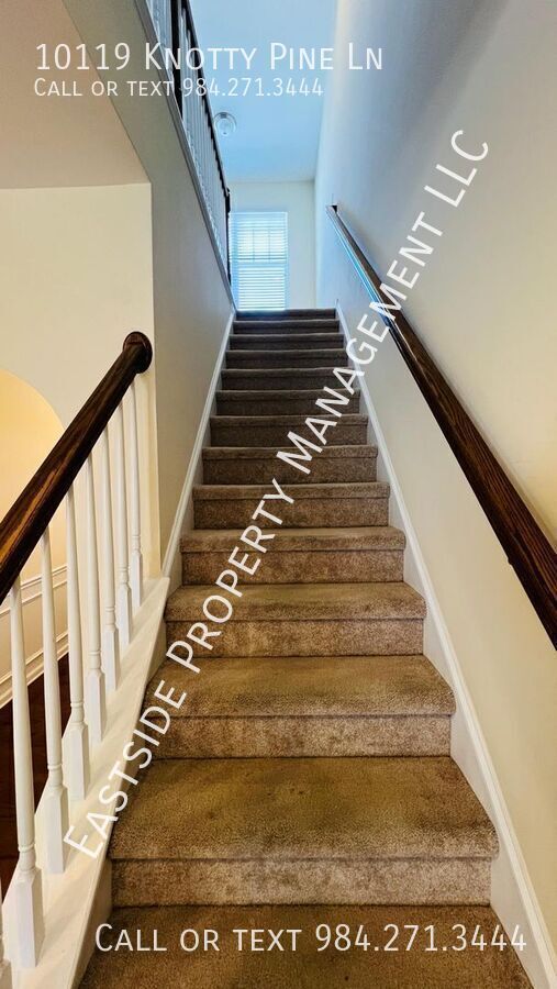 Building Photo - 10119 Knotty Pine Ln