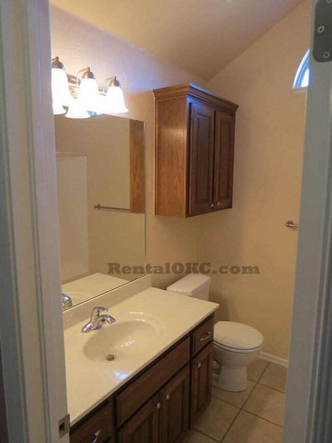 Building Photo - Moore 3/2 bed plus office and a storm shel...