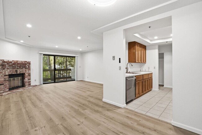 Building Photo - 2 bedroom 2 bath condo located at 406 W. Charleston Rd, Palo Alto 94301