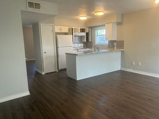 Building Photo - 5007 Meandering Ln