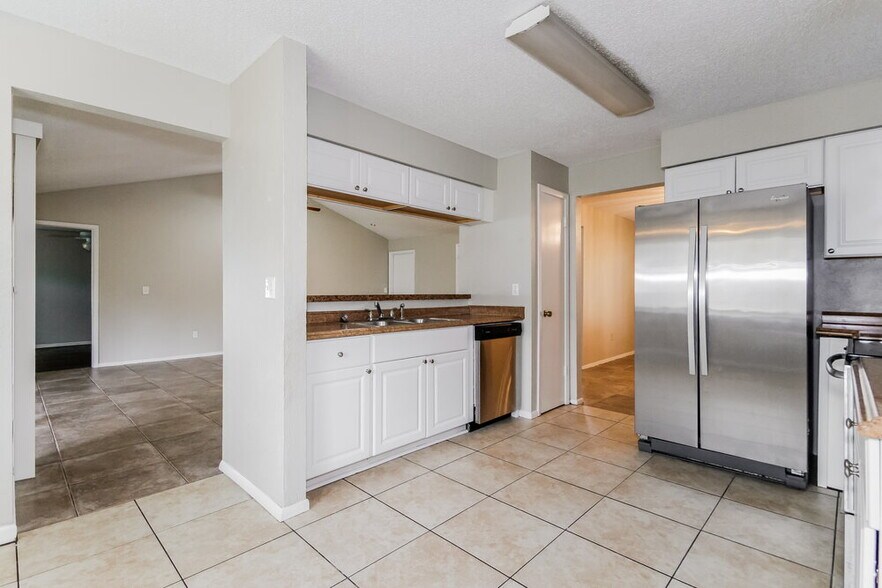 Building Photo - 15713 Woodshed Pl