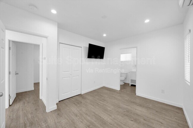 Building Photo - 570 N Cambridge St