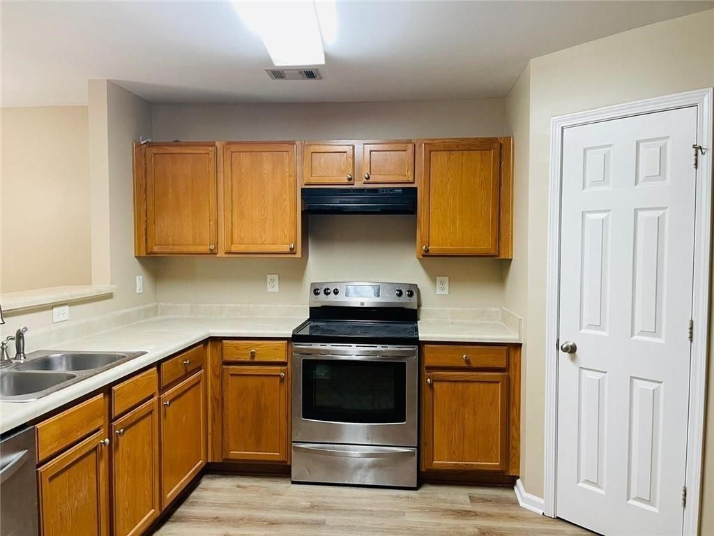 Building Photo - 2430 Mayfair Dr