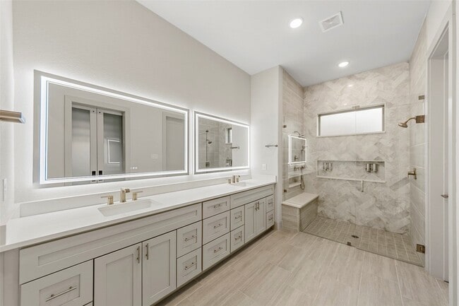 Building Photo - 2089 Abela Dr