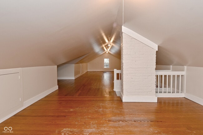 Building Photo - 3928 N Kenwood Ave